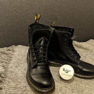 Dr. Martens 1460 8-Eye Boot W great condition